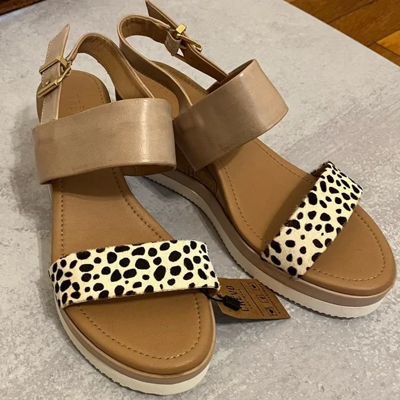 Crevo Animal Print Leather Wedge Sandals in Off-White Size 7 - Picture 2 of 7